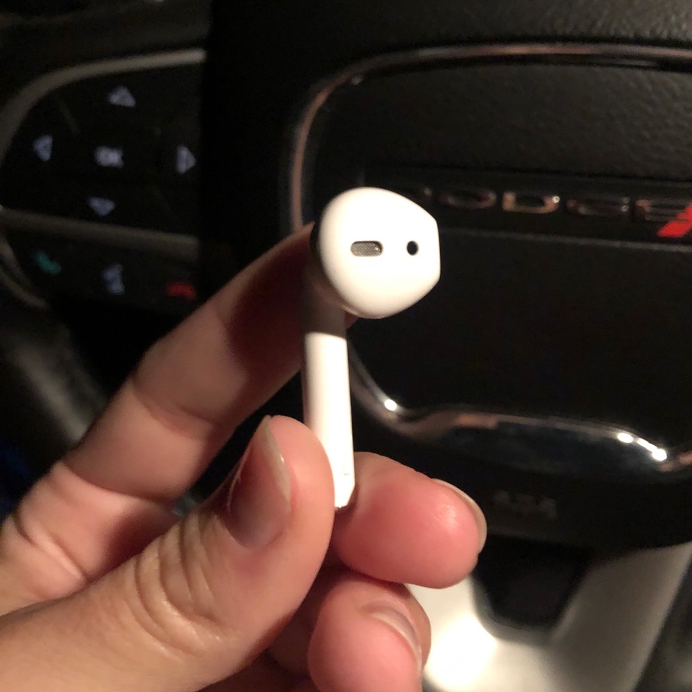 Left side airpod replacement, second generation